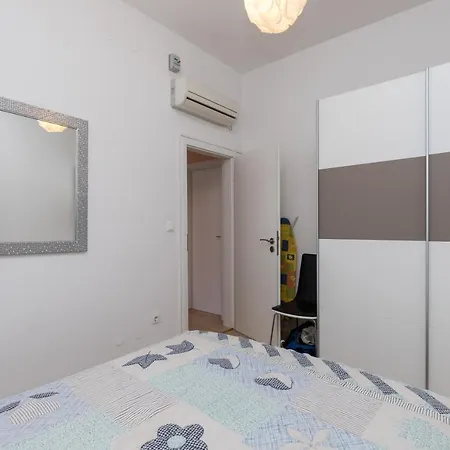 Van Gogh Apartment